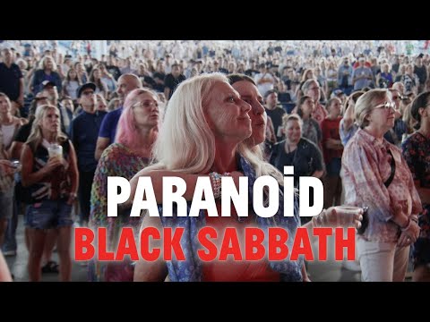 7000+ voices sing Paranoid in honour of Ozzy Osborne in Toronto!