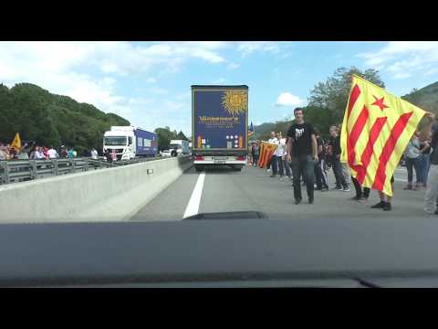 Protesters Block AP7 Barcelona - France [Oct 3 2017 ]