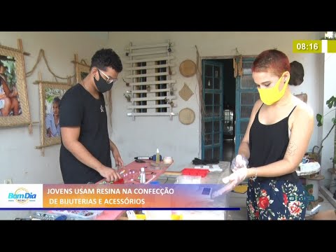 Jovens usam resina na confecção de bijuterias e acessórios 15 03 2021