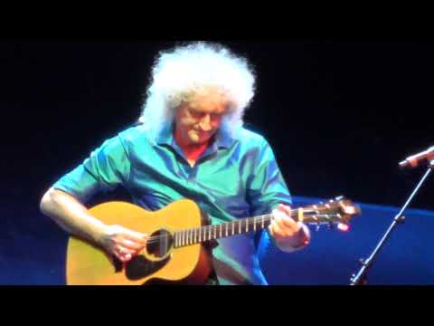 Brian May is playing Dust in the Wind (Kansas song)