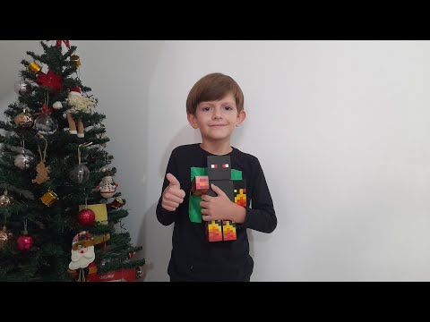 Brincando com meu boneco Athos (parte 1)