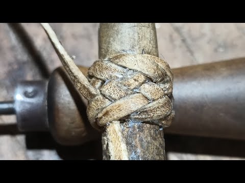 Ring without reinforcement, or variation, with one turn. Easy, especially for beginners.