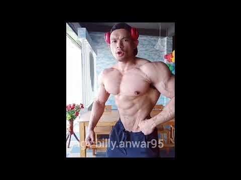 Pria berotot Billy Anwar pamer otot kekar