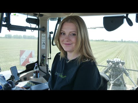 Frauenpower | Girlpower | Fendt 724 Vario | Sauerburger | Schnittlauch mulchen