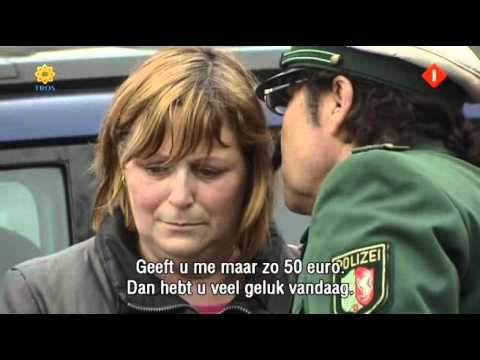 Bananasplit   Dennie Christian als parkeerwachter