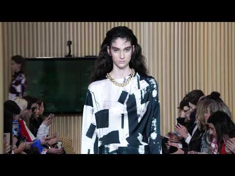 Milano Fashion Week.  L'inverno 2020/21 vestito da Gilberto Calzolari.