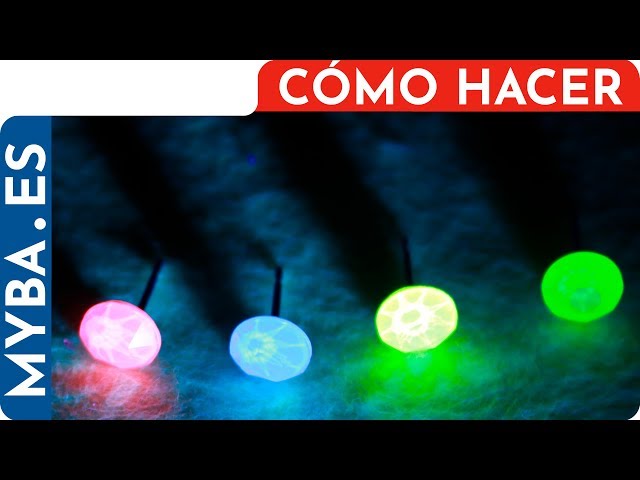 Vídeo relacionado con Boland - Pendientes neón de festival, 20 cm, brillan con luz negra, bisutería para Carnaval, discoteca y disfraces