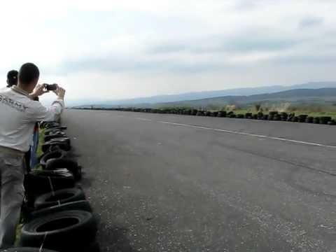 Audi R8 V10 vs Audi Q7 V12 TDI