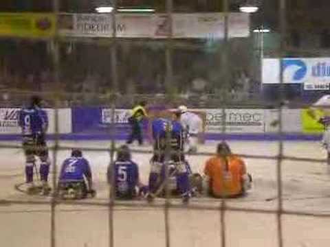 Serie dei rigori gara 3 Valdagno Novara con esultanza al bar