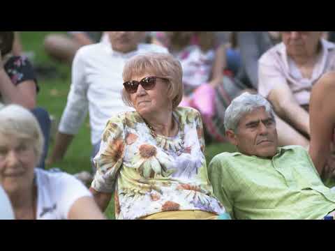 OperaCafé 20180617 - Mezítláb a réten