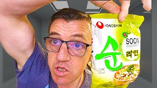 #лапшабыстрогоприготовления из Кореги, из Южной, от компании Нонгшим, специально для веганов, халяль, овощной Рамён Сун Вегги.
Все Нонгшимы мы пробовали наверно уже, но веганскую лапшу быстрого приготовления не довелось. Так исправим