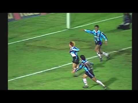 Paulo Nunes marcando gol pelo Grêmio contra o Emelec, pela Libertadores 1995