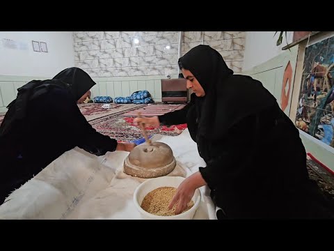 😢🔥 In the midst of the hardest days… Zeinab grinds wheat with her bare hands! 🌾💔💪