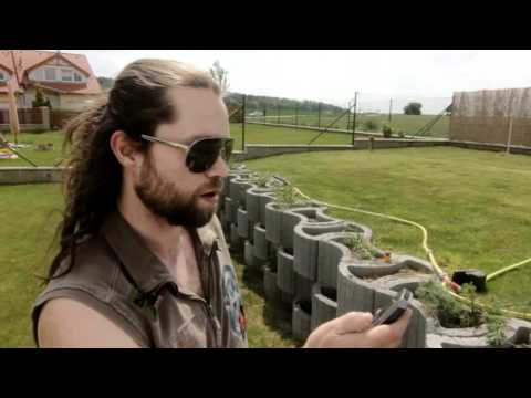 Richard Krajčo Kryštof hází mobilem do dálky