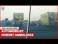 Absurd! Audi-rijder wil ambulance van de weg drukken