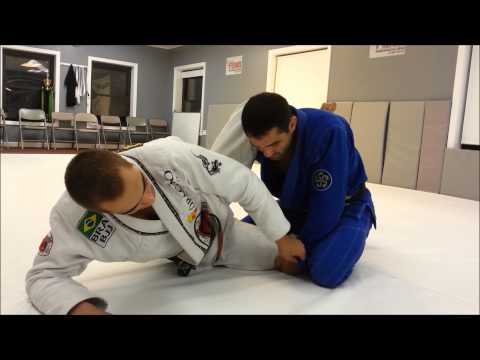 "Flutue" o quadril e finalize no triângulo, com Luiz Panza