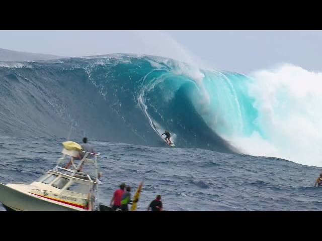 Epic surf session at Jaws - Red Bull Young Jaws