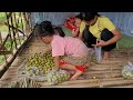 Single Mom Harvest The Fruit And Bring It To The Market To Sell