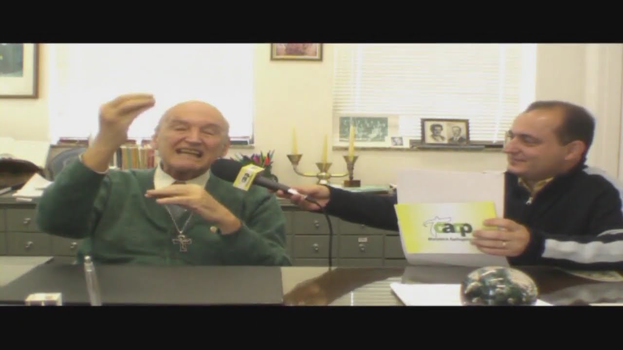 Pe. Quevedo fala sobre a saúde mental de Chico Xavier e milagres em outras religiões