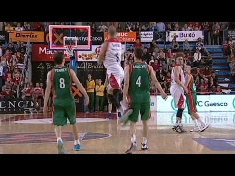 El increíble no-triple de Sakic