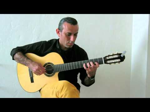 Dorian Avila - Testing the ARIA guitar A-60-CWE