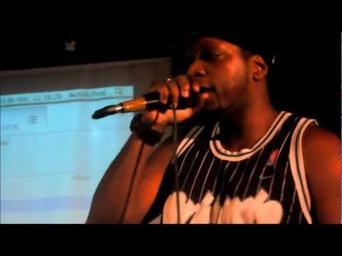 Ualax Mc Part. Dmaua Mc - Tá tudo errado (Ao vivo) no Enraizados Lançamento do EP "Pedaços" Ualax Mc