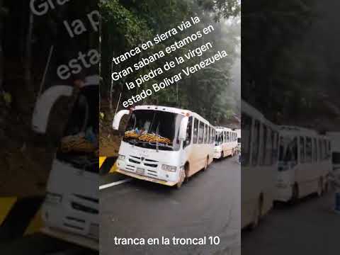 Tranca en la Gran sabana troncal 10 desde la piedra de la Virgen estado Bolivar Venezuela