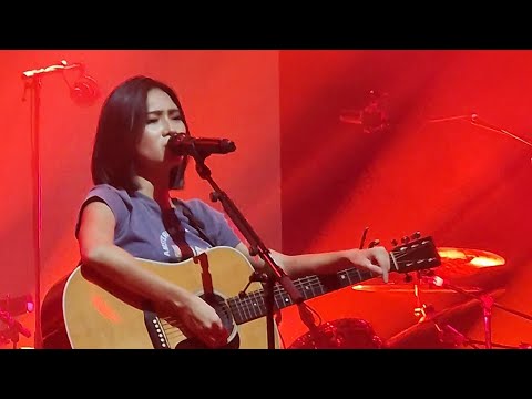 231010 NIKI - backburner pt. 1 @ NICOLE WORLD TOUR in amsterdam [4K FANCAM]