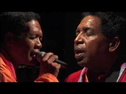 SAO DIA ATAON'IALAHY HOE Mahaleo Live @ Olympia