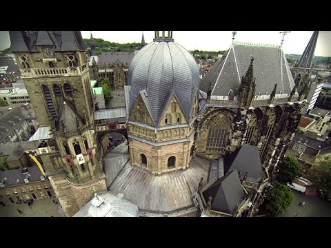 image-Why is the Aachen Cathedral famous?