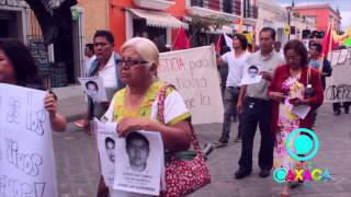 preview picture of video 'Marchan en Oaxaca en solidaridad con Ayotzinapa'