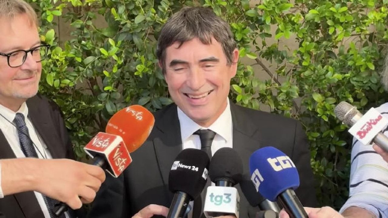 Manovra, Fratoianni: Bollette crescono e stipendi fermi. No a scostamento di 14 miliardi per riarmo