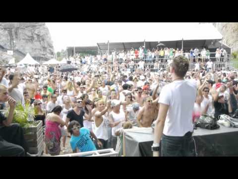 Review: ELECTRIXX - REVEILLON & UNIVERSO PARALLELO 2011/12