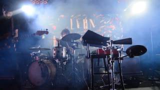 León Benavente - Aún no ha salido el sol / Ser Brigada (1080p HD)