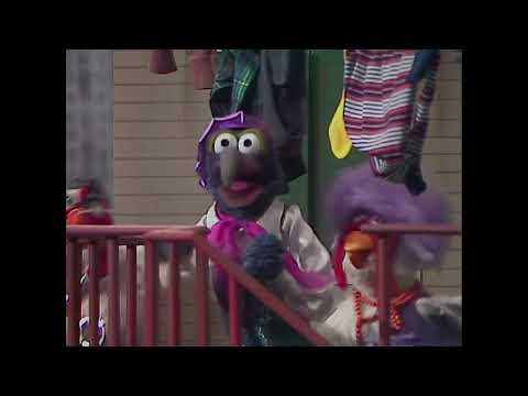 The Muppet Show - 405: Victor Borge - “Macho Man” (1979)