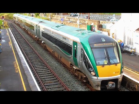 22228 arriving & departing Arklow station | 23/08/23