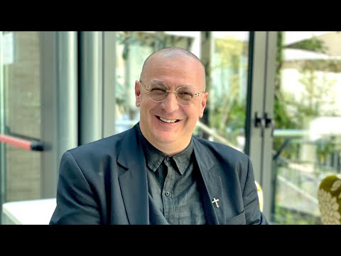 Don Alessandro Minutella pt 1 La Chiesa deve essere alternativa non piacere al sistema dominante.