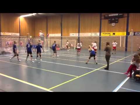 Meisjes B1 in actie 1/12/2012