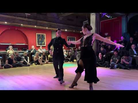 Ornella Simonetto y Juan David Vargas - 3/4 A los amigos en MUY LUNES