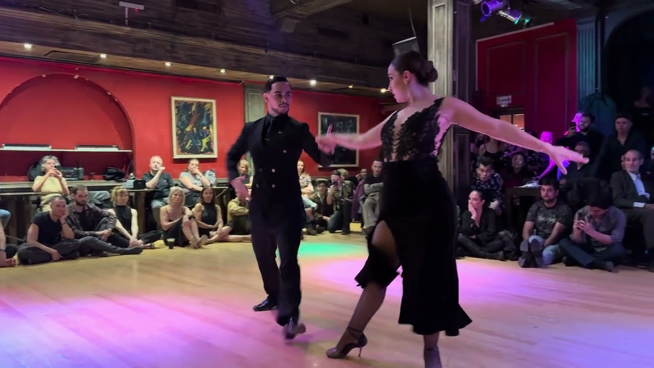 Ornella Simonetto y Juan David Vargas - 3/4 A los amigos en MUY LUNES