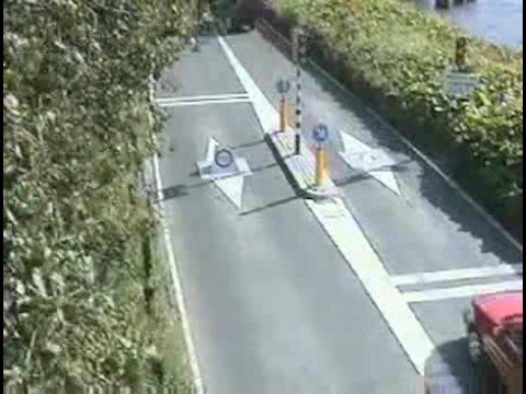 Donna non paga pedaggio e rischia la vita