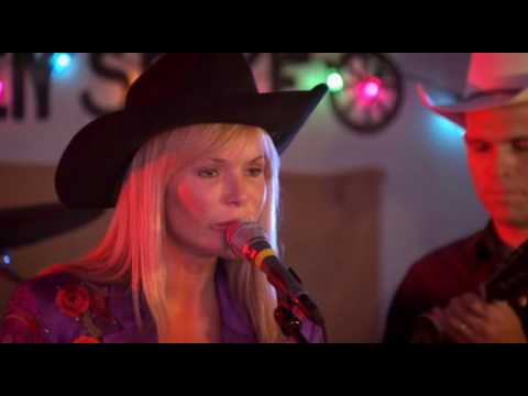 Amanda Holden sings Take Me Home, Country Roads