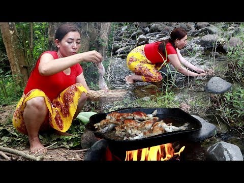 Catch frog in River-Cooking frog fried recipe eating delicious-My food Daily II