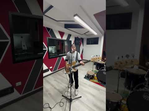 Mientras me Dañas (Cover/Revolver Plateado) Sonido en Vivo