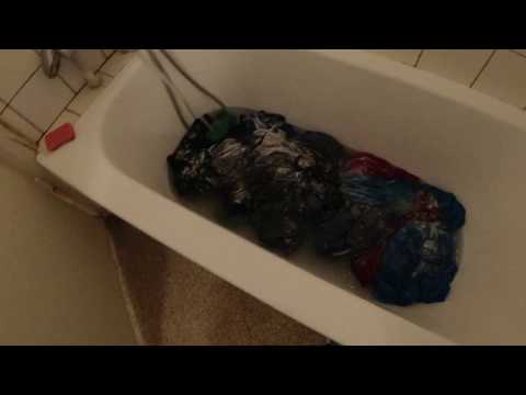 MongoTV_4745 - HOVEDVASK AF VASKETØJ I BADEKAR EFTER FORVASK