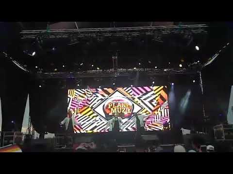 Ayda Jebat Ft. Budak Joget in Anugerah Planet Tours Sepang Finale 2017