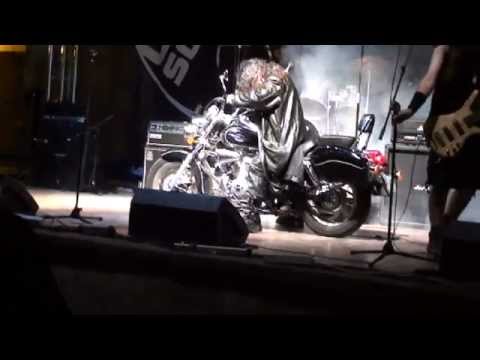 Señor Maligno - Carretera 666 (moto en el escenario)