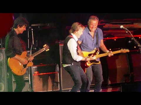Paul McCartney with special guest Bruce Springsteen - Abbey Road Medley at MetLife Stadium (4K)
