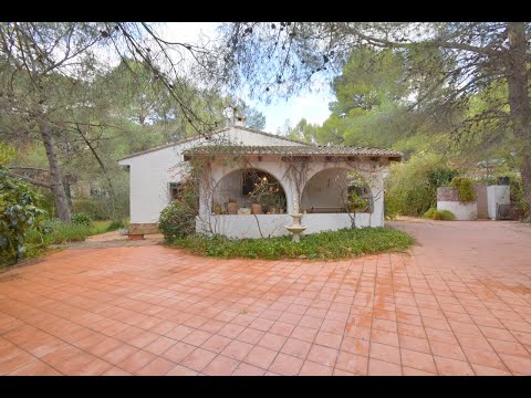 €185,000 - 3-bedroom, 1-bathroom charming villa located within walking distance to Olocau village.