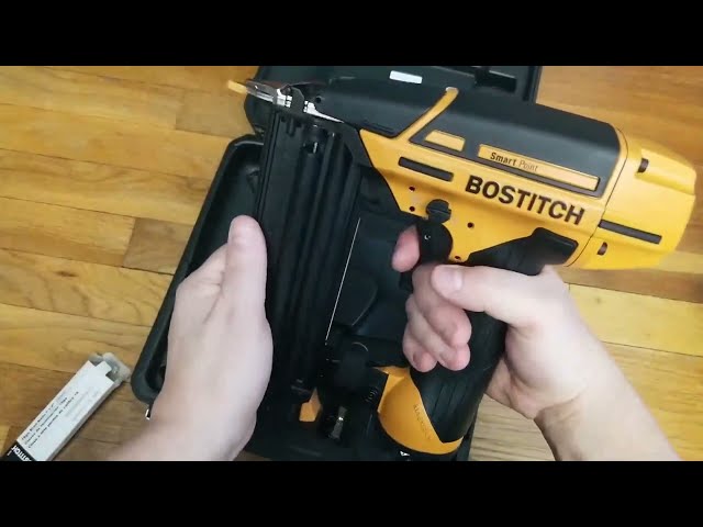 Vídeo relacionado con BOSTITCH Kit de clavadora Brad, 18GA, Smart Point, neumática (BTFP12233)